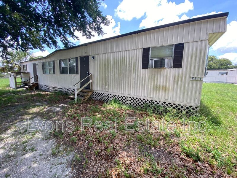 North Fort Myers House: 2211 Cantor Lane