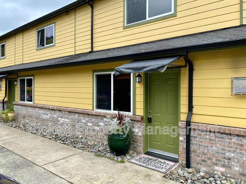 Silverdale Townhome: 4673 NW Walgren
