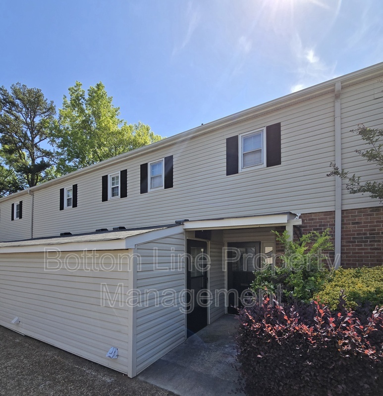 Charlotte Townhome: 5949 Quail Hollow Rd