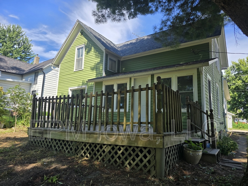 Williamsburg House: 206 East South Street