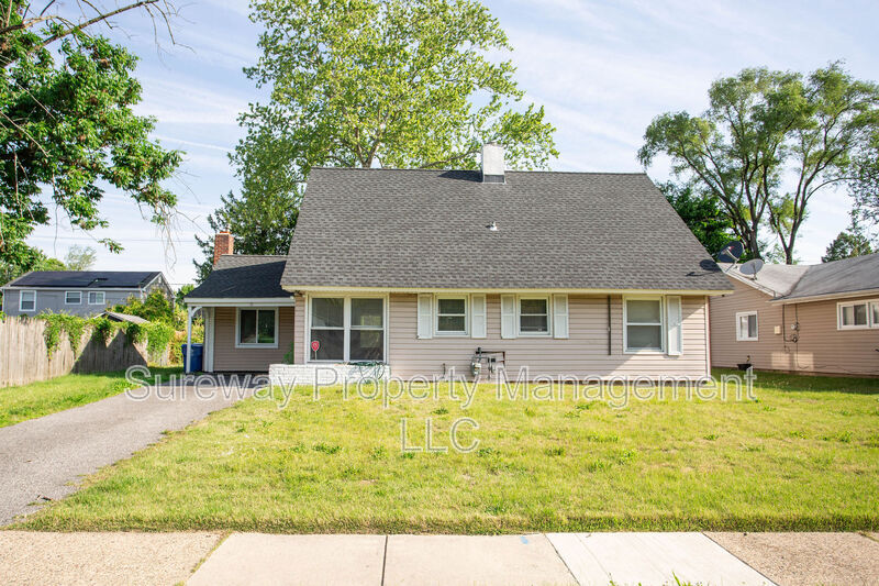 Willingboro House: 11 Sedgwick Ln