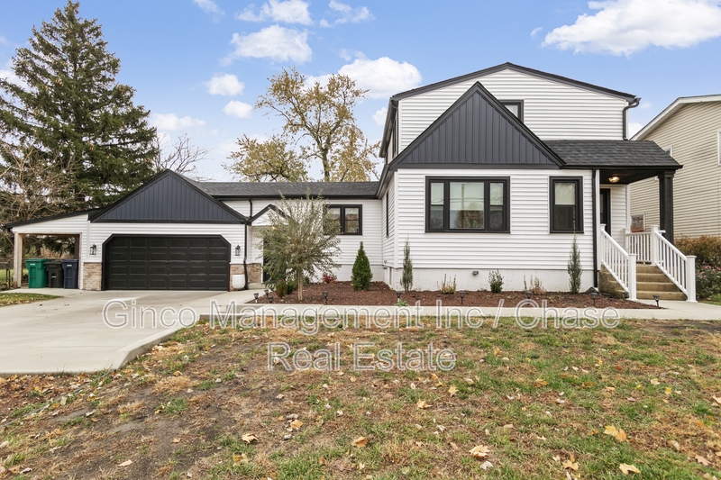 Lombard House: 635 East Prairie Avenue