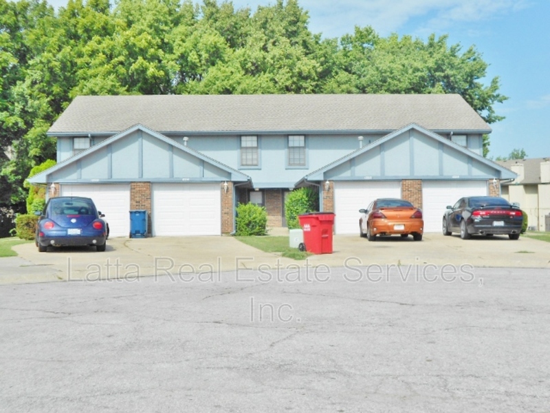 Independence Townhome: 18810 E Manor Ct