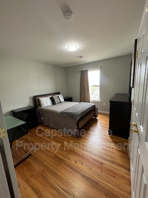 Newark Condo: 255 - 257 NJ Railroad Ave #2