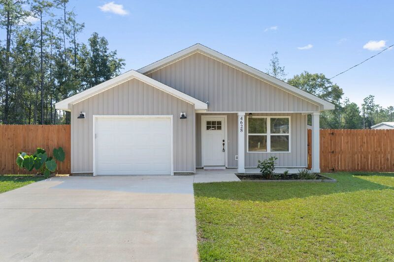 Crestview House: 4628 Dove Way