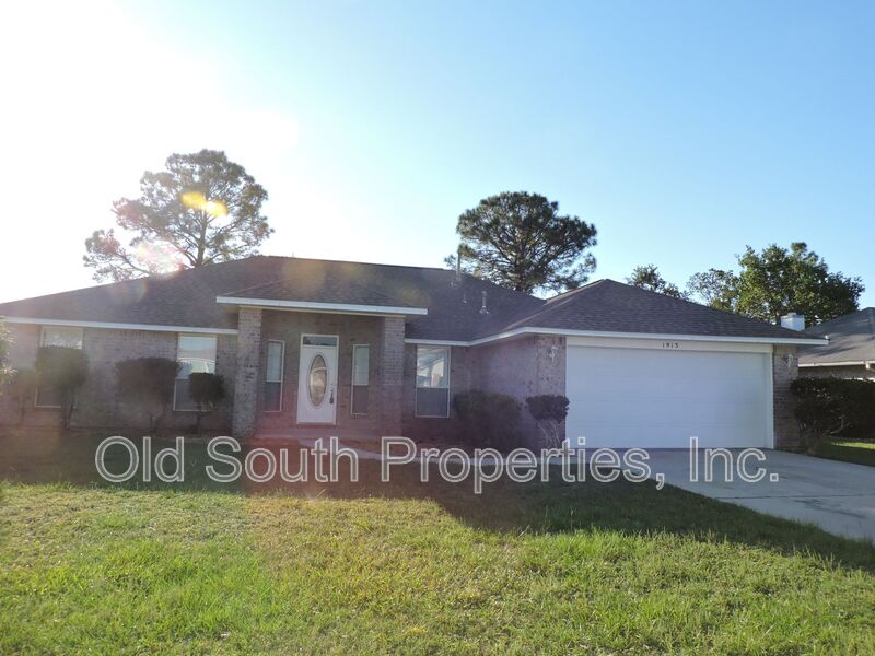 Pensacola House: 1913 Gulf Bay Ln