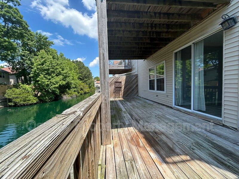 Introducing a charming 2 bedroom, 2 bathroom condo  - Photo 21