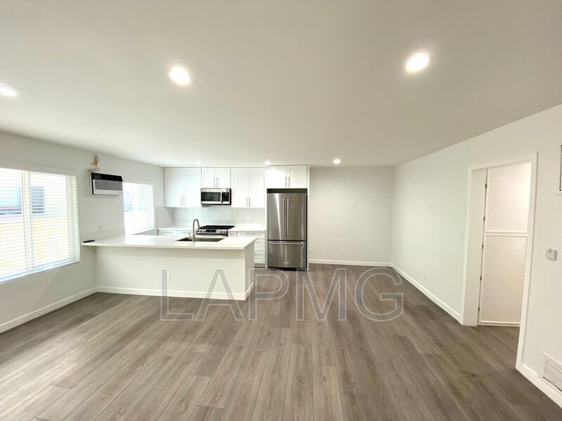Los Angeles House: 3666 Watseka Avenue