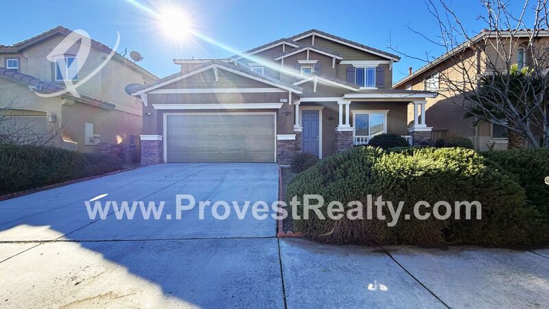 Oak Hills House: 13171 La Crescenta Ave