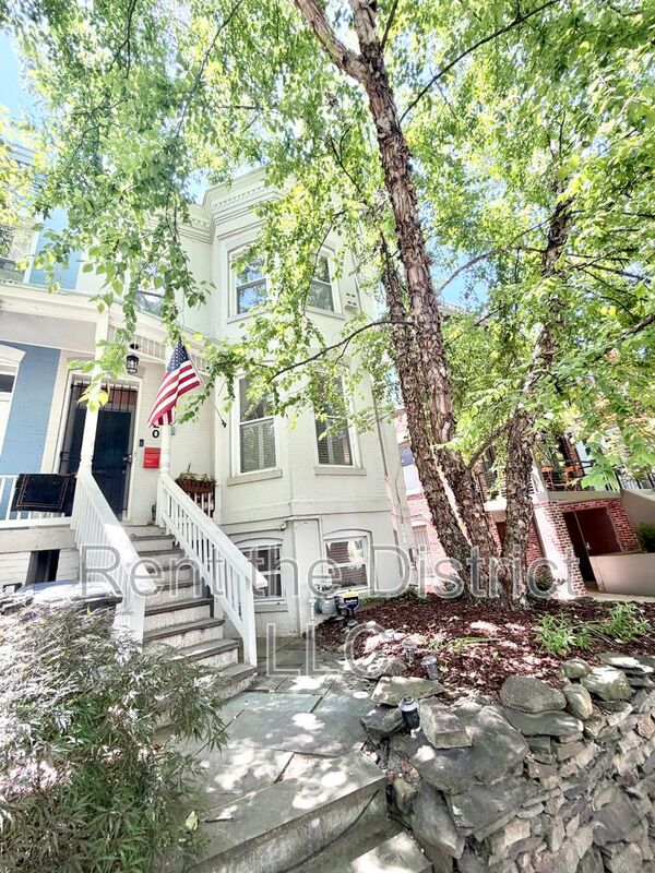 Washington Townhome: 420 Q Street NW