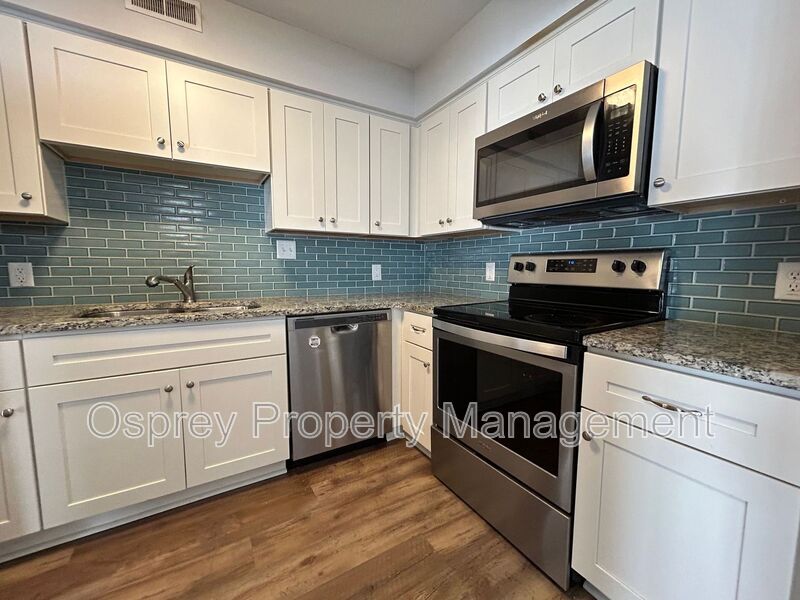 Introducing a charming condo located in the heart of Shore Drive ¨ASK ABOUT OUR ZERO DEPOSIT¨ - Photo 4