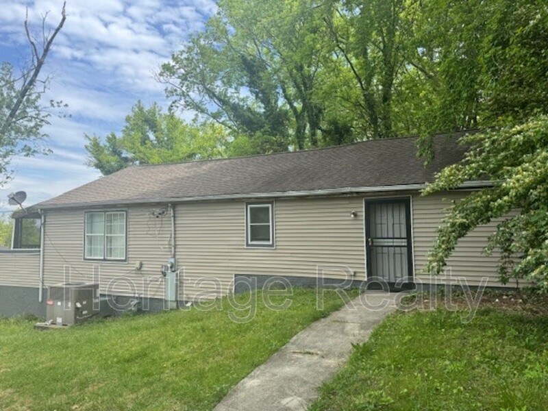 Knoxville House: 2400 Center Avenue