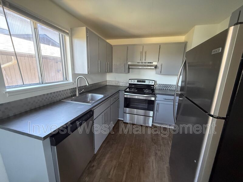 VANCOUVER House: 319 NE 104 AVENUE