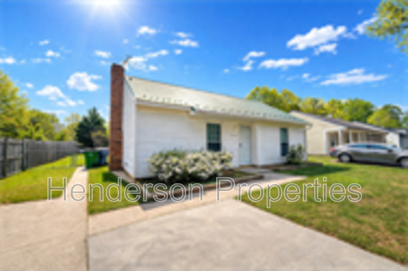 Charlotte House: 6718 Park Hickory Dr