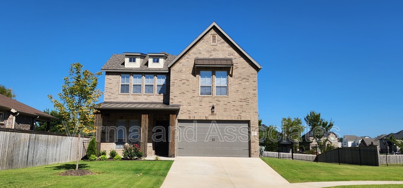Bentonville House: 5203 SW Kemptown Pl