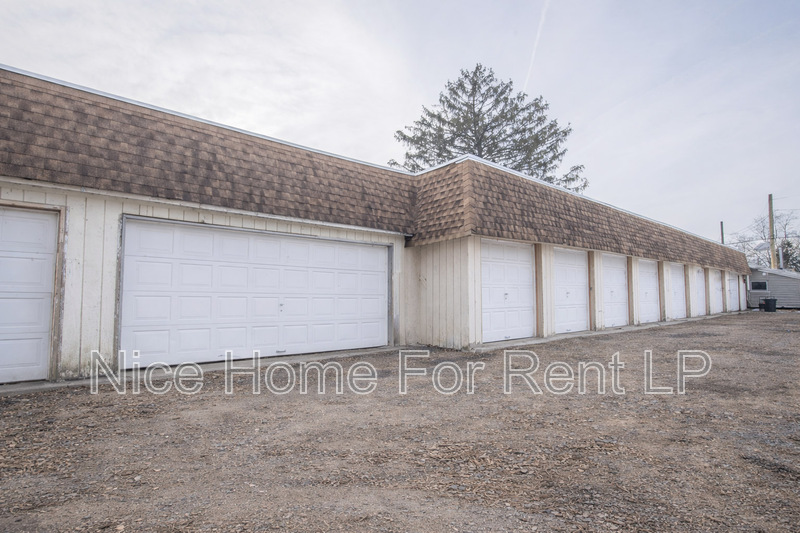 Hamilton Condo: 2001 Genesee St Gar.#12