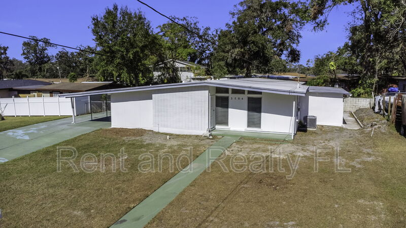 Tampa House: 3504 East Knollwood Street