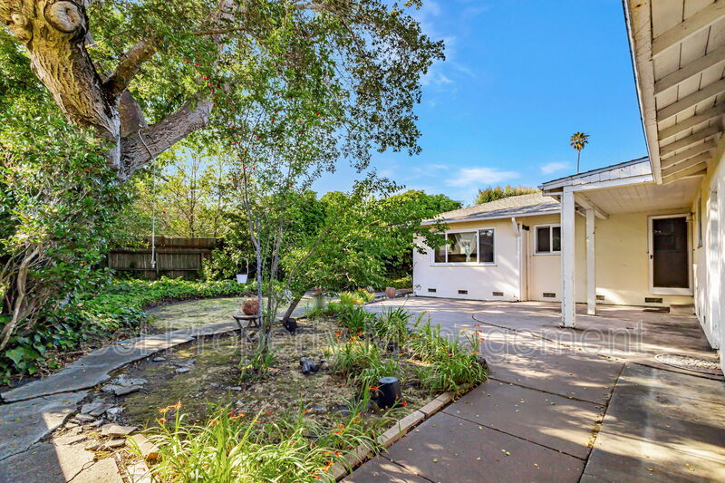 Santa Cruz House: 1401 Laurent Street