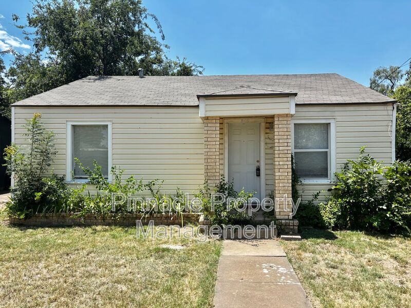 San Angelo House: 309 N. Howard St.