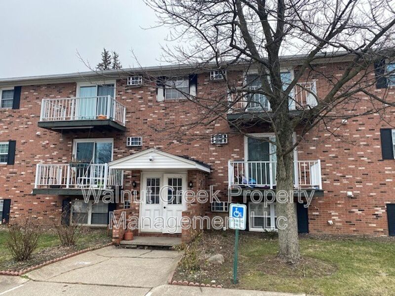 Elyria Condo: 115 Fox Hill Lane