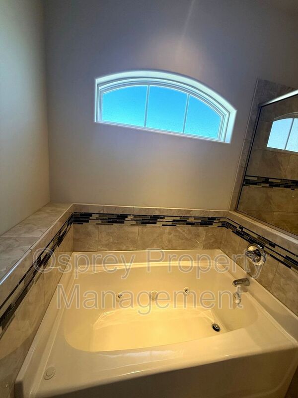 Spacious end-unit home in Virginia Beach!  - Photo 19
