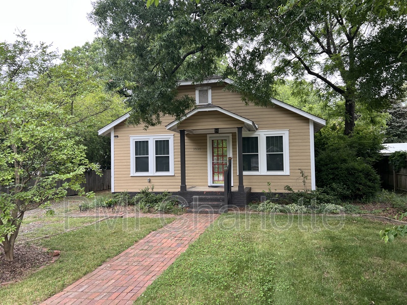 Charlotte House: 1525 Browns Ave