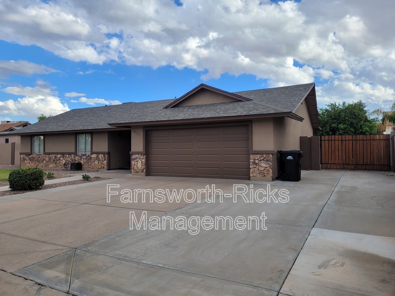 Mesa House: 5407 E Catalina Ave