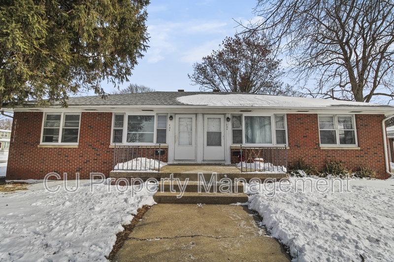 Champaign House: 202 South Mattis Avenue