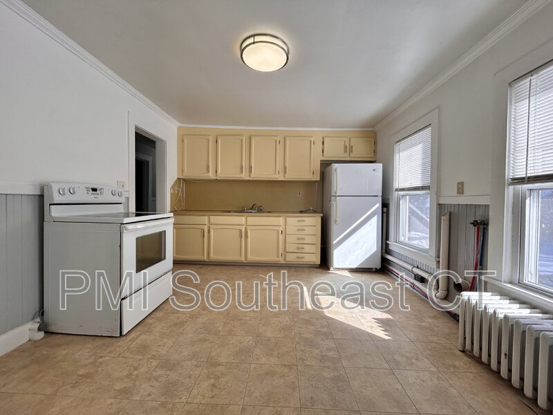 Willimantic Condo: 484 Pleasant St