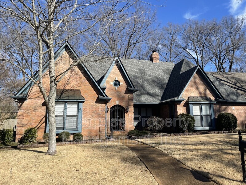 MEmphis House: 6700 N Kirby Oaks