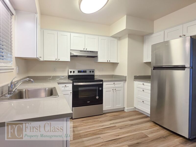 PORTLAND Condo: 8860 SW CASHMUR LN