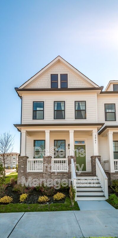 Nashville House: 2061 Oakwood Avenue