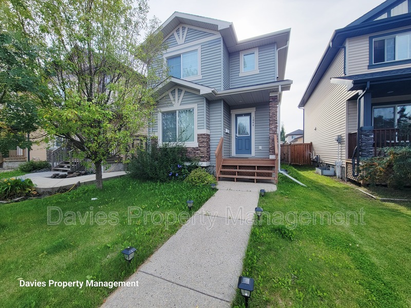 Edmonton House: 1044 177 St SW
