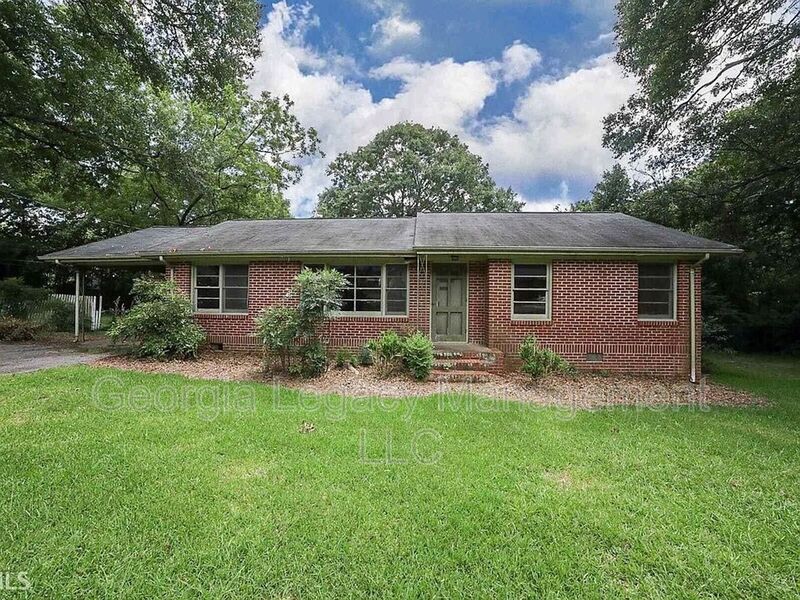 Athens House: 150 Bel Air Drive