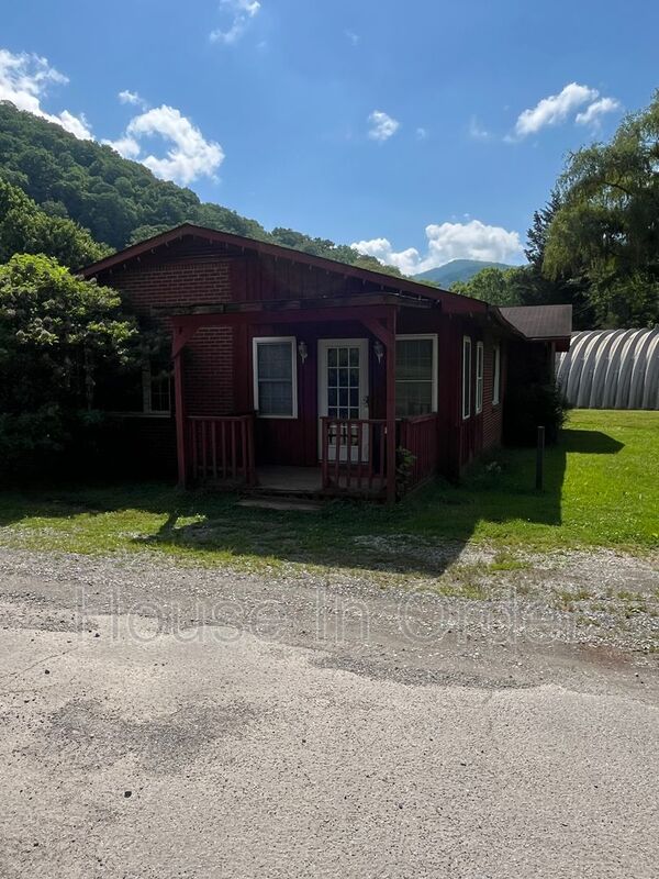 Maggie Valley House: 54 Cottage Dr