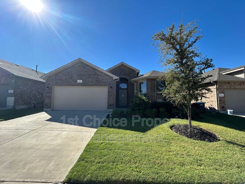 Justin House: 844 Greenford Mnr