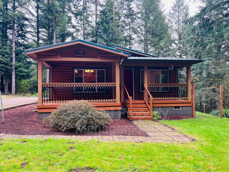 Amboy House: 21814 NE cedar Creek Rd