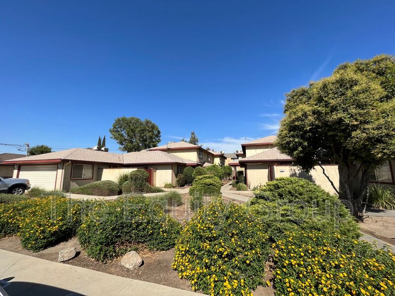 Porterville House: 840 N Williford Dr