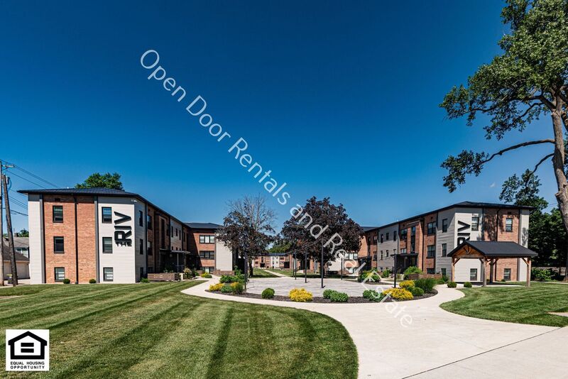 Fort Wayne House: 1823 Griswold Drive H23