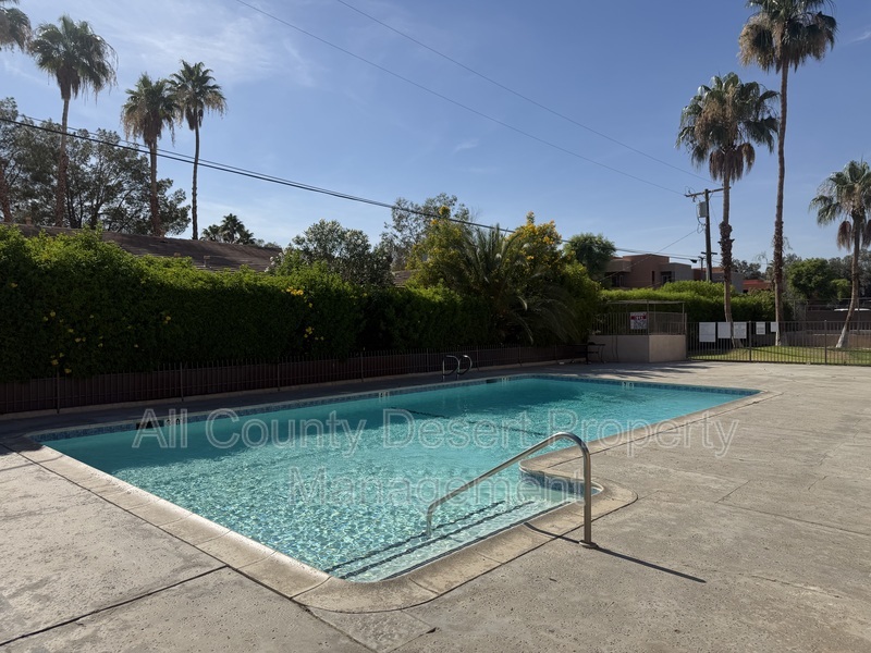 Cathedral City Townhome: 69180 Victoria Drive