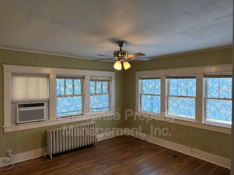 Photo 3 of 2380 Parkway Pl 2