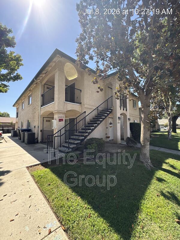 Visalia House: 2822 North Zachary Street