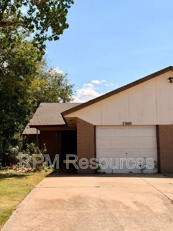 Oklahoma City Condo: 7000 Woodlake Dr