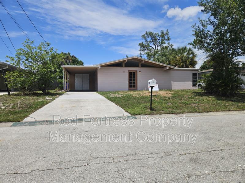 Fort Myers House: 1635 Newport Ct