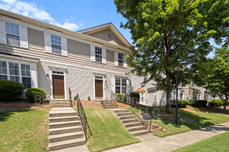 Charlotte Townhome: 8130 Kings Creek Dr