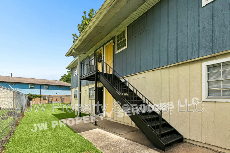 River Ridge House: 204 Wilker Neal Ave.