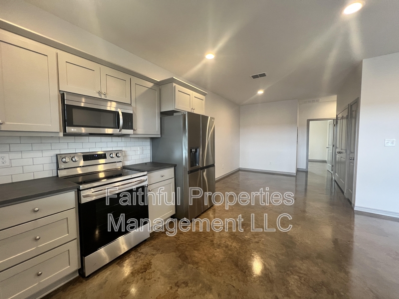 Tyler Condo: State Highway 31 East