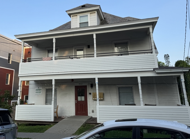 Burlington Condo: 11 Hungerford Terrace, Unit 2