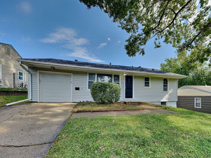 Kansas City House: 1815 NE 55th St