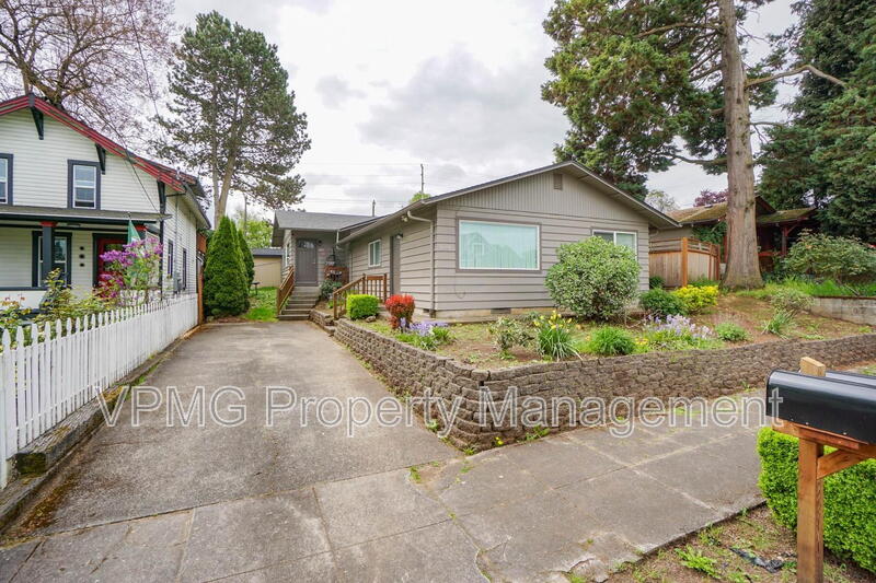 Vancouver Condo: 609 West McLoughlin Boulevard